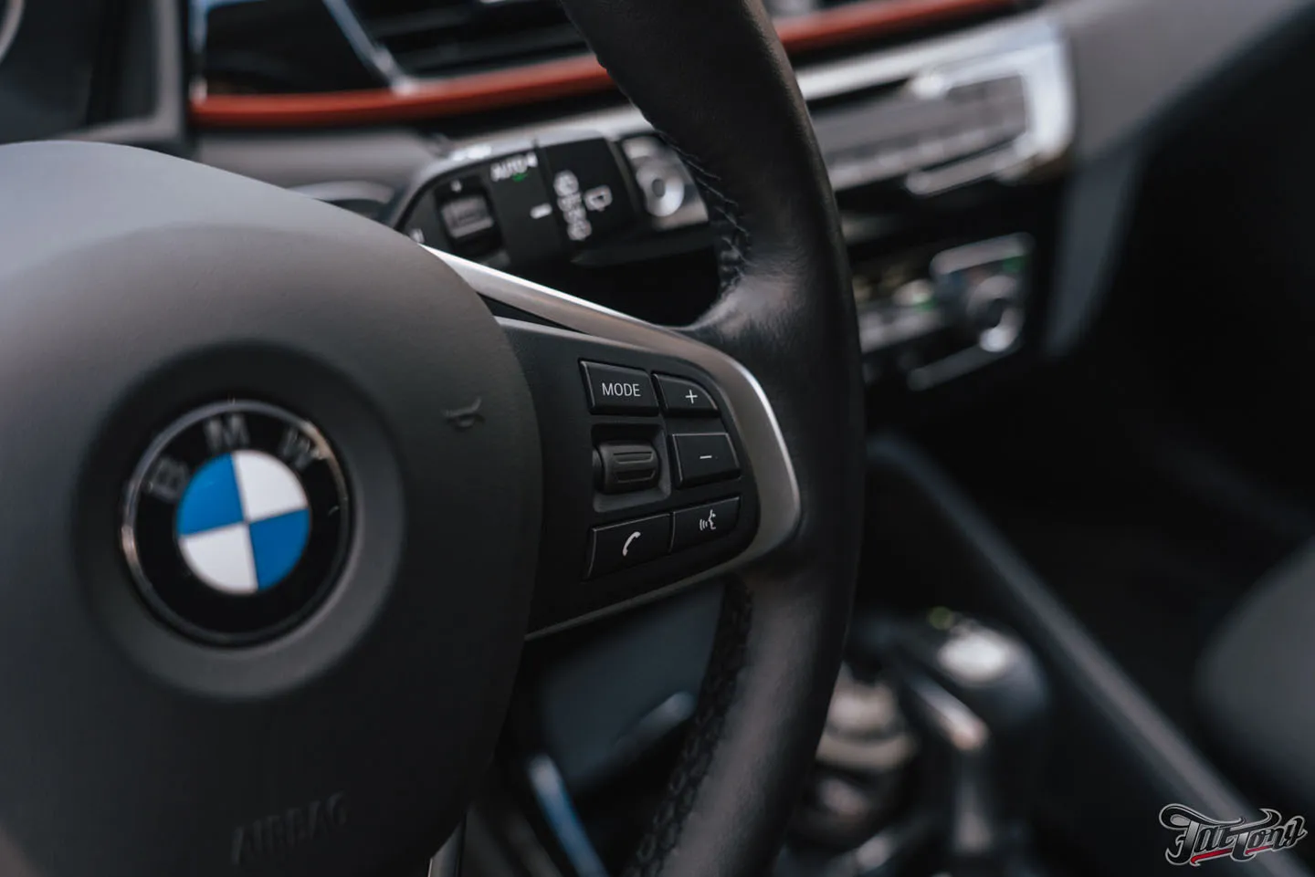 Химчистка салона и мойка подкапотного пространства BMW X1